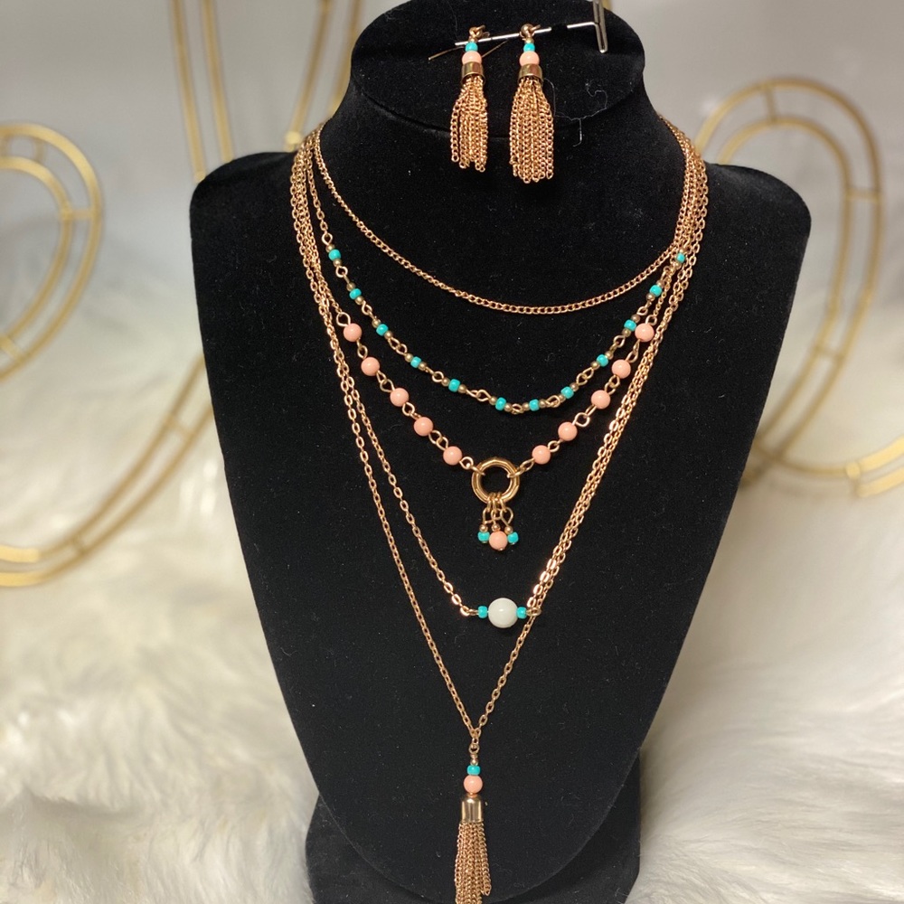 Necklace whit earrings set